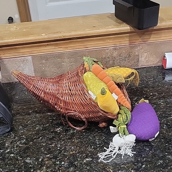Cornucopia Wicker Realistic Faux Vegetables Fruit  Centerpiece Horn of Plenty - Picture 1 of 12